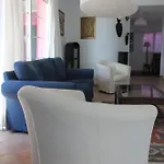 Dara Villa *